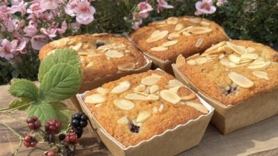 Black Berry and Almond Cakes